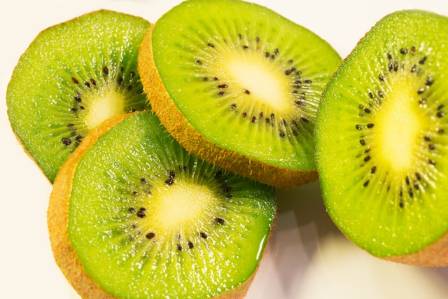 Topp 11 Helsefordeler med Kiwi Frukt