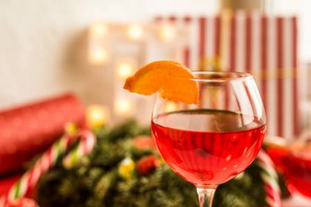 15 Koselige Thanksgiving Cocktails og Mocktails for å Løfte Høytiden